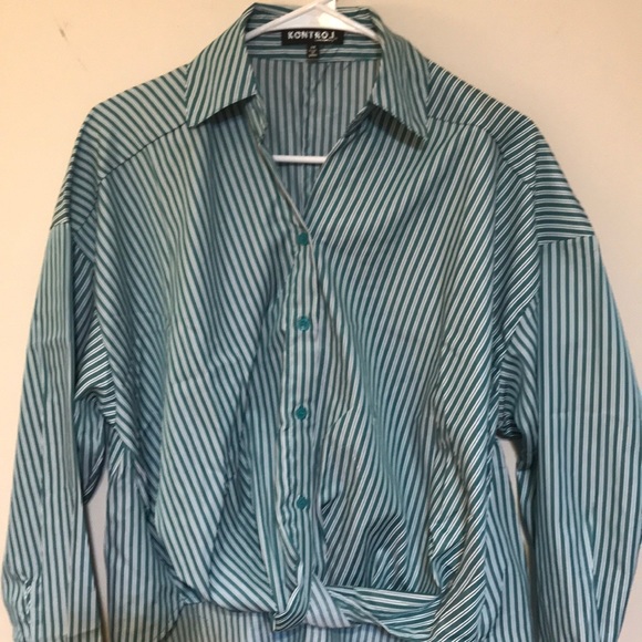 Green and white shirt - Picture 6 of 7